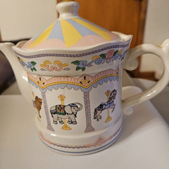carousel porcelain teapot by j.s.n.y. Taiwan pastel colors w/lion elephant&horse - Picture 2 of 9